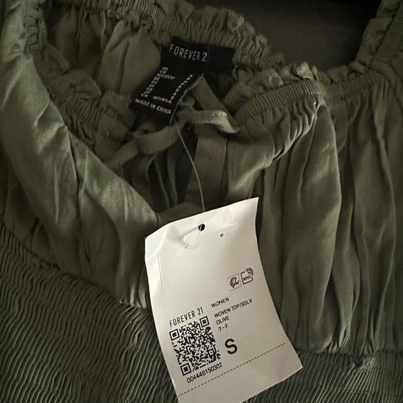 Forever 21 woven off the shoulder top - Picture 3 of 5